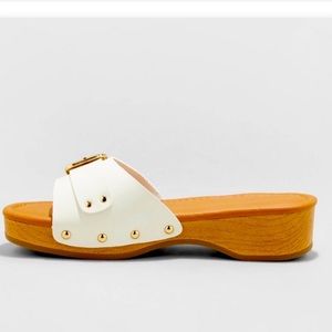 NWT Memory Foam Sandals